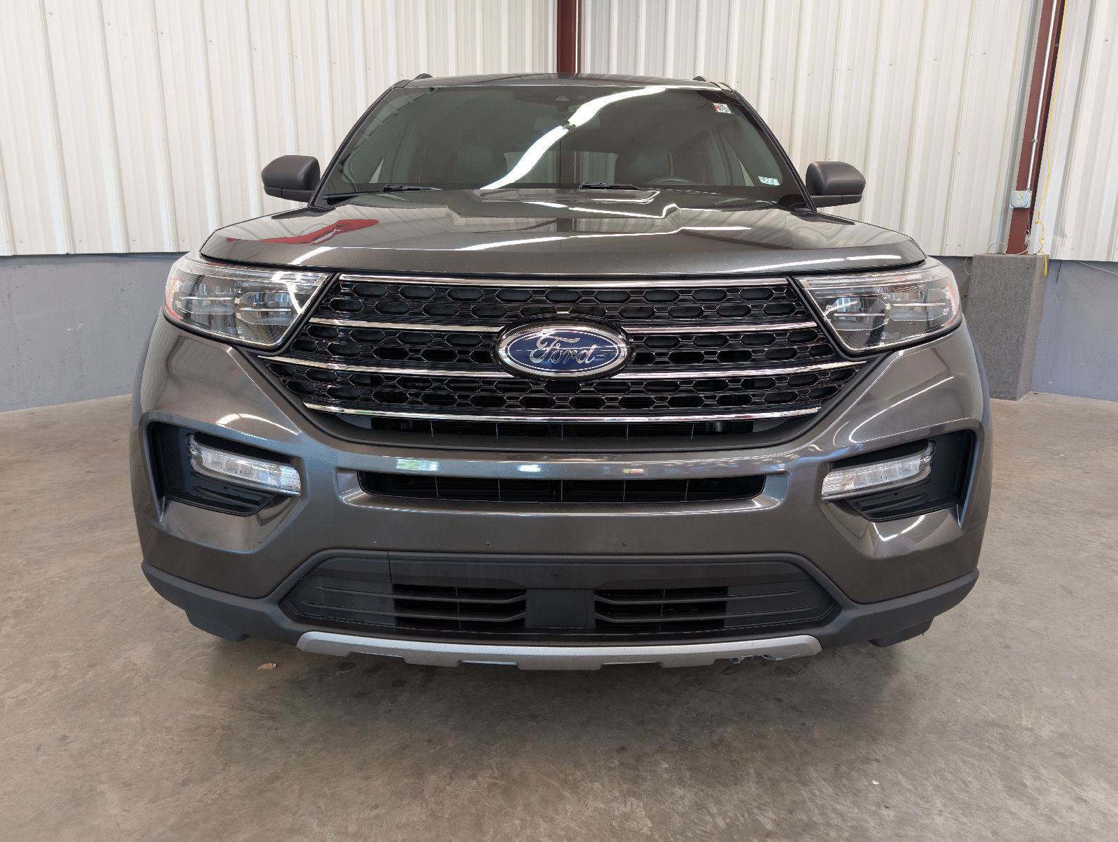 Used 2020 Ford Explorer XLT w/ Equipment Group 202A AWD/4WD image 6