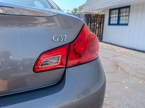 Used 2010 INFINITI G37 Journey w/ Premium Pkg image 11