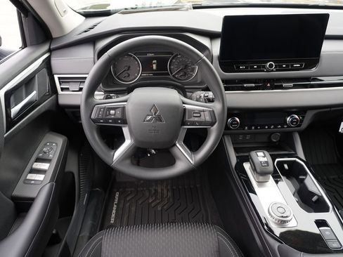 New 2026 Mitsubishi Outlander ES image 20