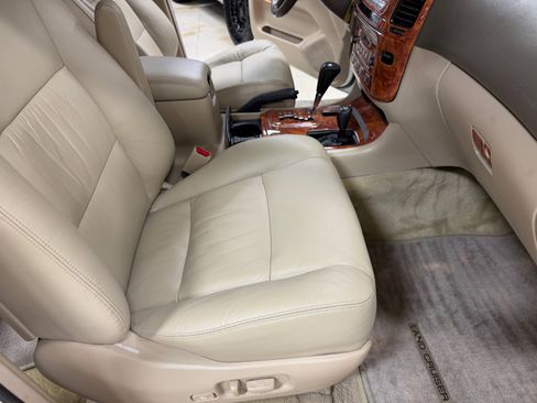 Used 2004 Toyota Land Cruiser image 23