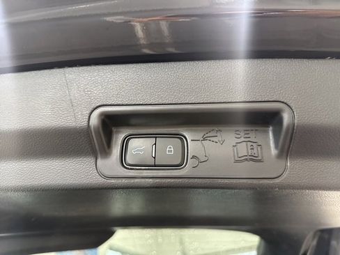 Certified 2022 Ford Explorer XLT w/ Equipment Group 202A image 9