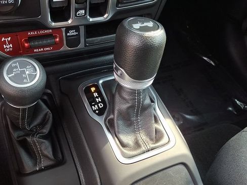 Used 2024 Jeep Wrangler Unlimited AWD/4WD image 14