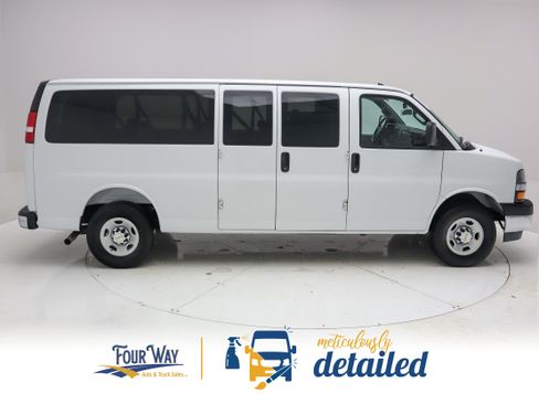 Used 2025 Chevrolet Express 3500 LT w/ LT Preferred Equipment Group RWD image 2