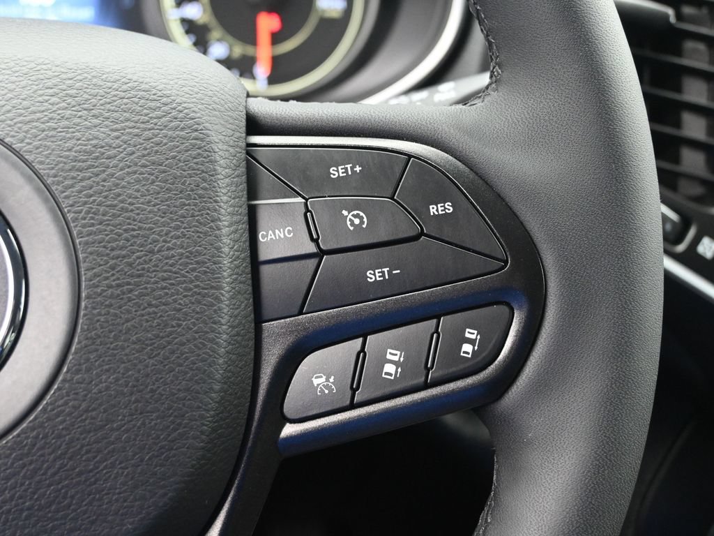 Used 2023 Jeep Cherokee Trailhawk w/ Trailer Tow Group AWD/4WD image 12