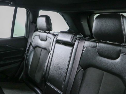 Used 2023 Jeep Grand Cherokee Altitude AWD/4WD image 24