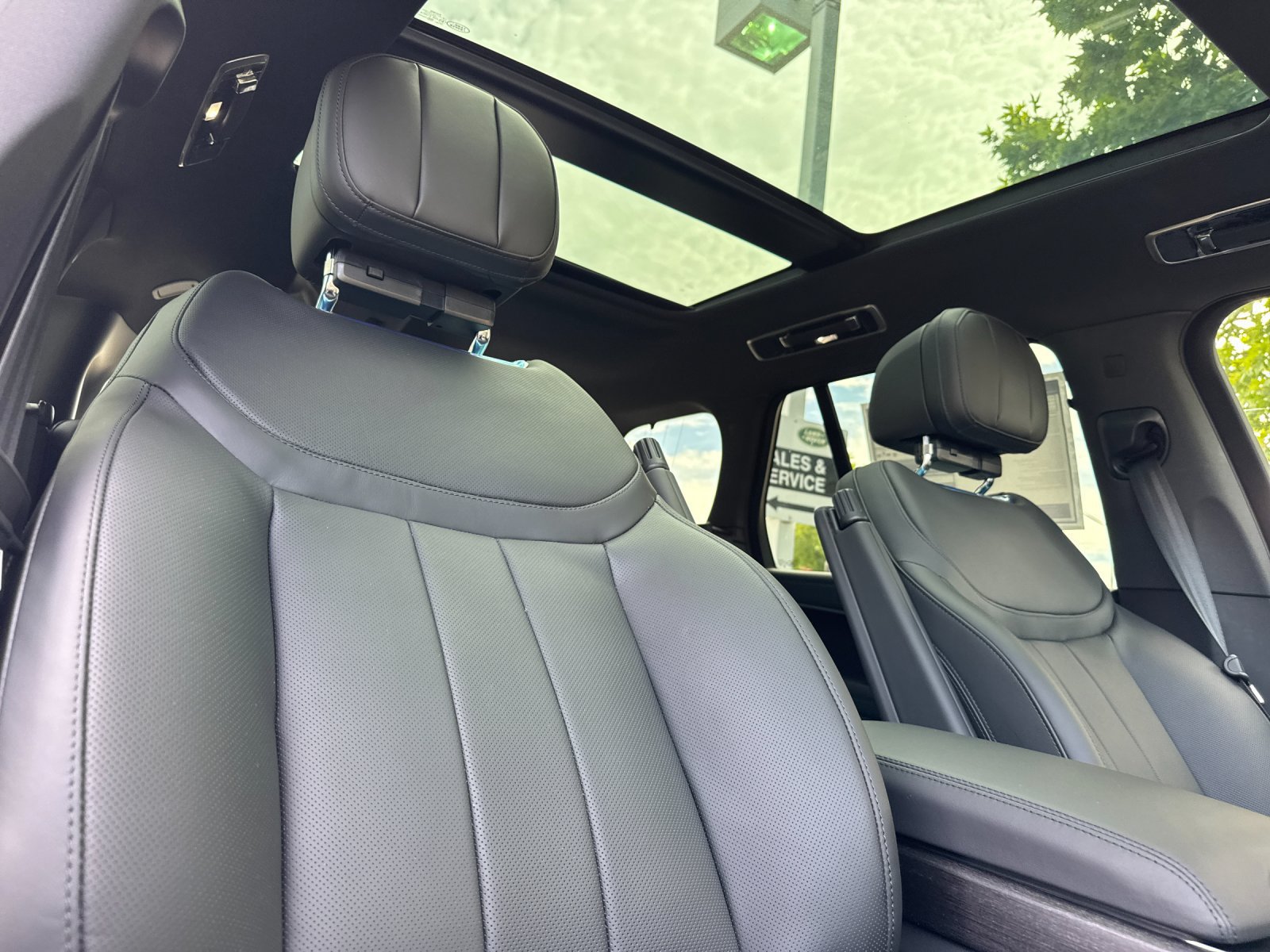New 2026 Land Rover Range Rover SE AWD/4WD image 16