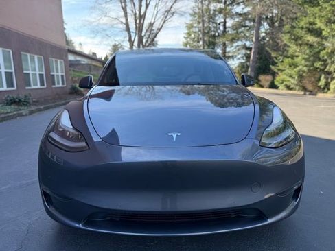 Used 2022 Tesla Model Y Performance image 2