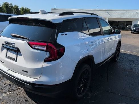Used 2023 GMC Terrain SLE w/ Driver Convenience Package AWD/4WD image 4