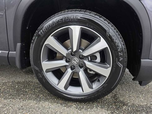 Used 2025 Honda Pilot Elite image 11