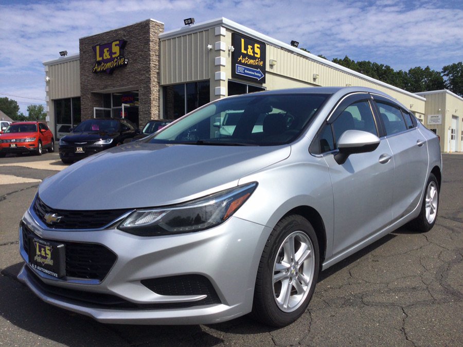 Used 2017 Chevrolet Cruze LT w/ Convenience Package FWD image 1