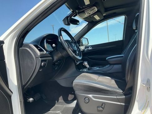 Used 2019 Jeep Grand Cherokee Altitude AWD/4WD image 2