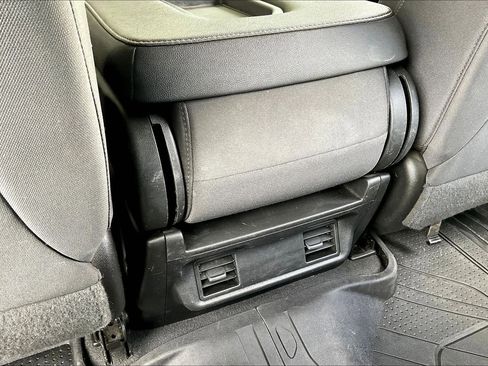 Used 2022 Chevrolet Silverado 2500 LT AWD/4WD image 11
