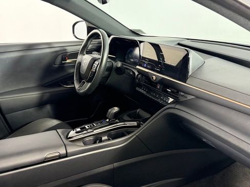 Used 2025 Toyota Crown XLE image 33