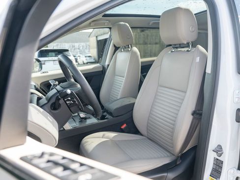 Certified 2025 Land Rover Discovery Sport S image 19