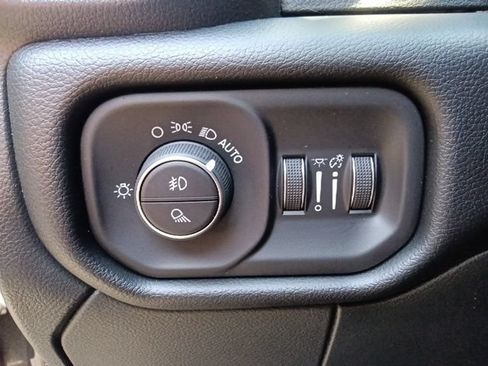 Used 2026 RAM 2500 Laramie AWD/4WD image 17