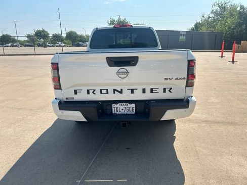 Certified 2022 Nissan Frontier SV w/ Technology Package AWD/4WD image 4