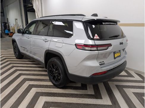 Used 2024 Jeep Grand Cherokee L Laredo image 25