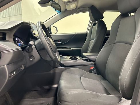 Used 2022 Toyota Venza LE image 10