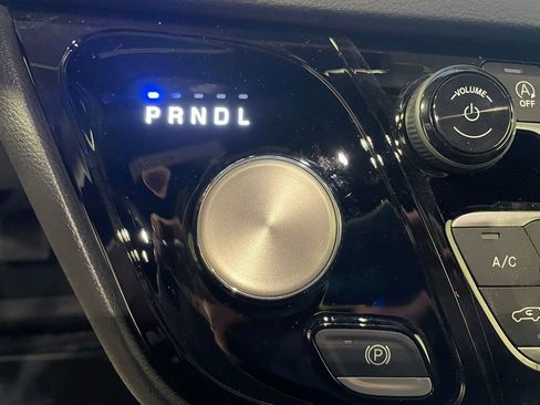 Used 2026 Chrysler Voyager LX image 31