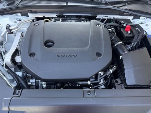 Used 2023 Volvo S90 B6 Ultimate image 28