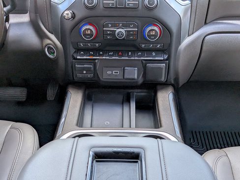 Certified 2019 Chevrolet Silverado 1500 LTZ w/ LTZ Premium Package AWD/4WD image 47