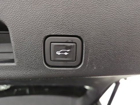 Certified 2025 Chevrolet Traverse RS w/ LPO, Floor Liner Package AWD/4WD image 17