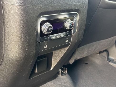 Used 2024 GMC Yukon SLT RWD image 41
