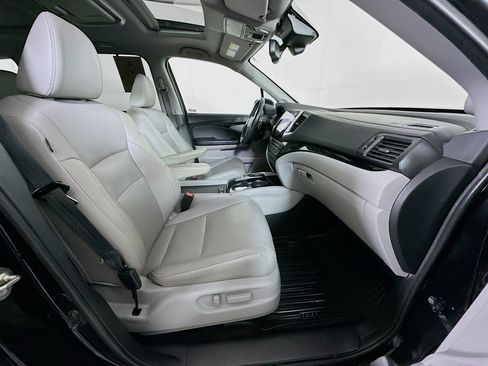 Used 2017 Honda Pilot Elite image 34