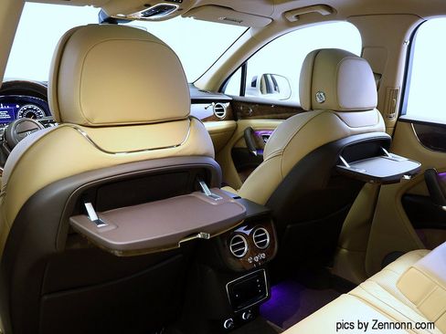Used 2019 Bentley Bentayga AWD/4WD image 34
