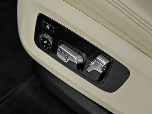 Used 2025 BMW X7 M60i AWD/4WD image 24