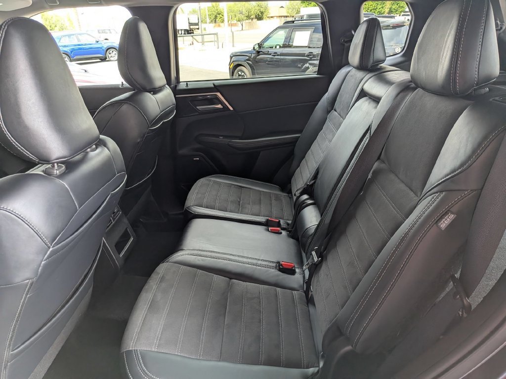 Used 2025 Mitsubishi Outlander SE AWD/4WD image 27