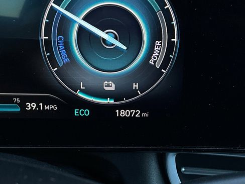 Used 2025 Hyundai Elantra Limited image 42