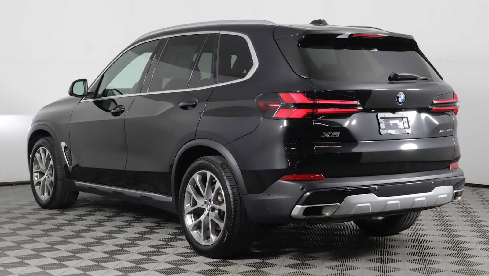 Used 2024 BMW X5 xDrive40i AWD/4WD image 4