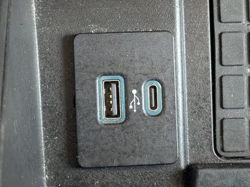 Used 2022 Ford Expedition Limited image 26