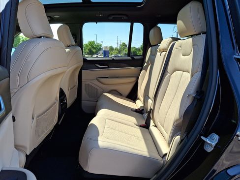 Certified 2024 Jeep Grand Cherokee Limited w/ Luxury Tech Group II AWD/4WD image 10