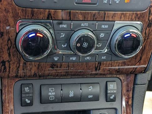 Used 2014 Chevrolet Traverse LTZ image 9