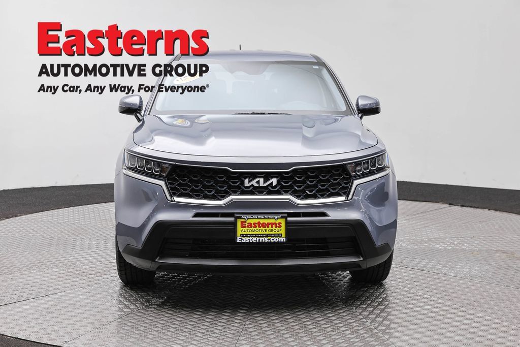 Used 2022 Kia Sorento LX FWD image 2