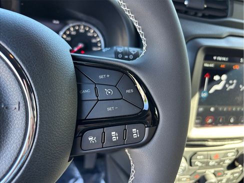 Used 2021 Jeep Renegade Latitude image 25