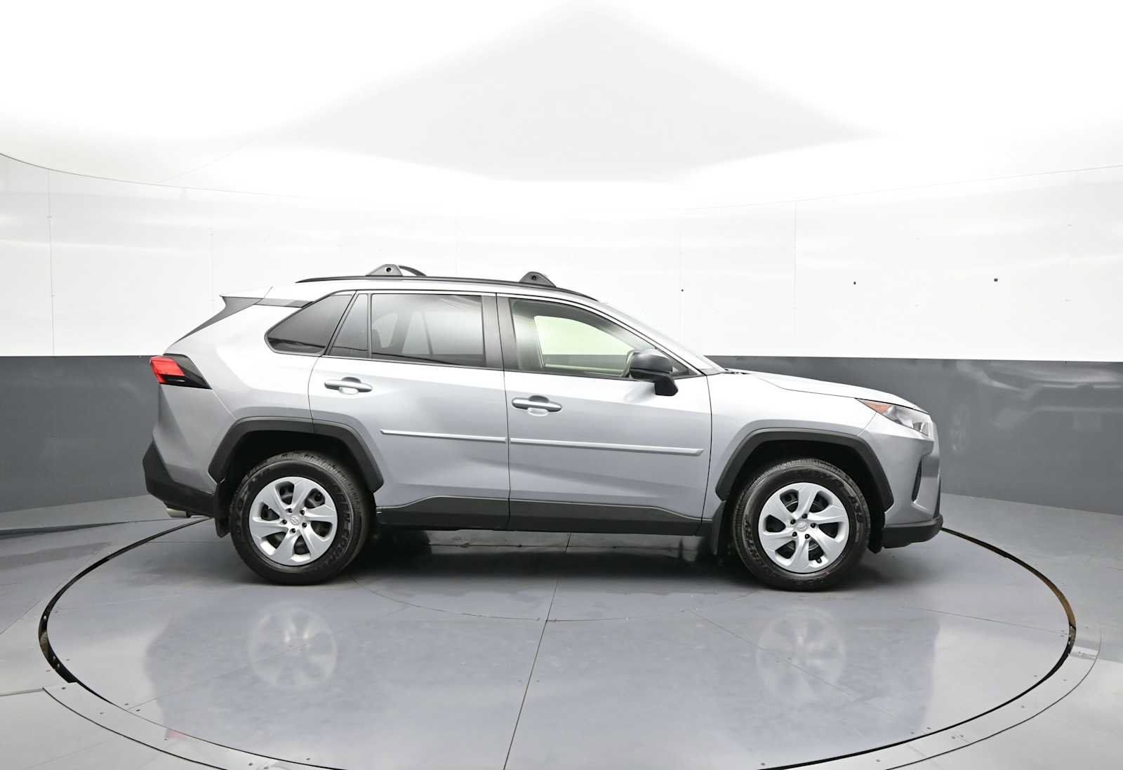Used 2021 Toyota RAV4 LE AWD/4WD image 5
