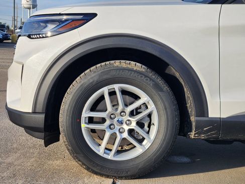 New 2026 Ford Explorer Active RWD image 9