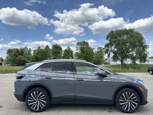 Used 2023 Volkswagen ID.4 Pro S Plus AWD/4WD image 3