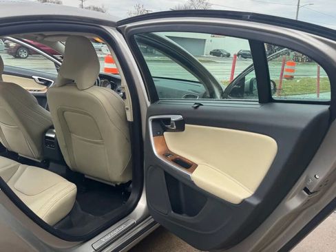 Used 2016 Volvo S60 T5 Inscription Platinum w/ Climate Package image 21