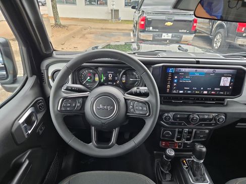 Used 2025 Jeep Wrangler Unlimited Sport S 4xe AWD/4WD image 18