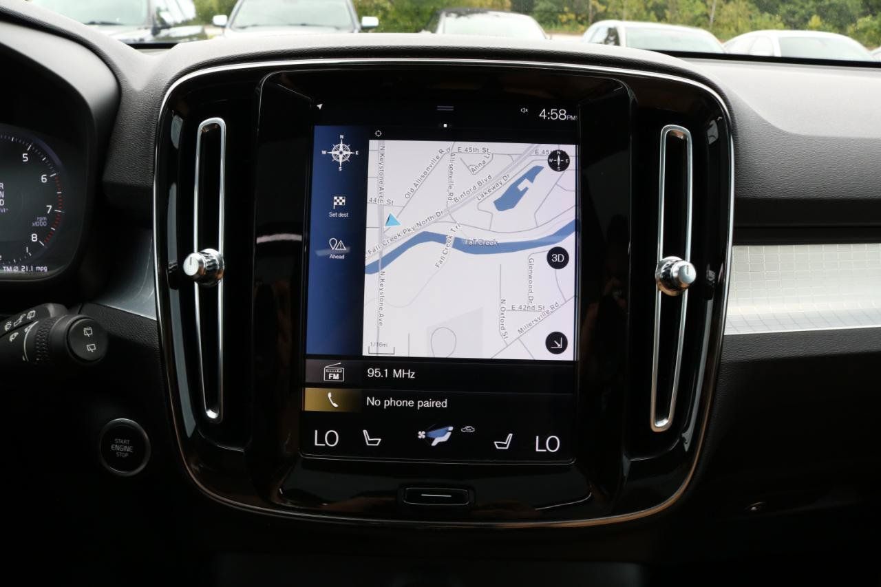 Used 2019 Volvo XC40 T5 Momentum AWD/4WD image 29