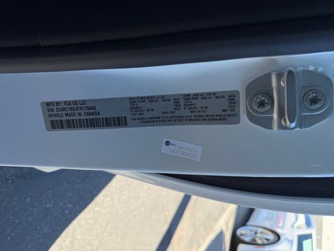 Used 2026 Chrysler Pacifica Select image 21