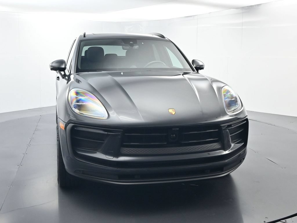 Certified 2026 Porsche Macan AWD/4WD image 18
