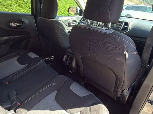 Used 2014 Jeep Cherokee Latitude image 34