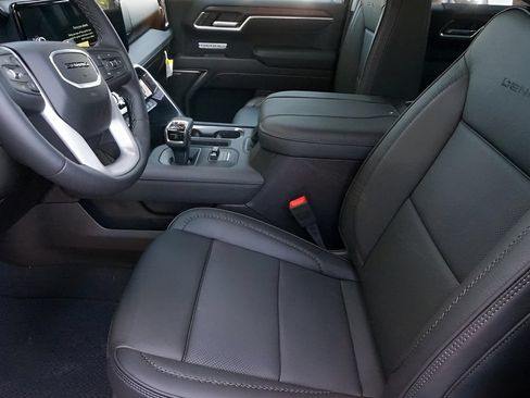 Used 2025 GMC Sierra 1500 Denali AWD/4WD image 9