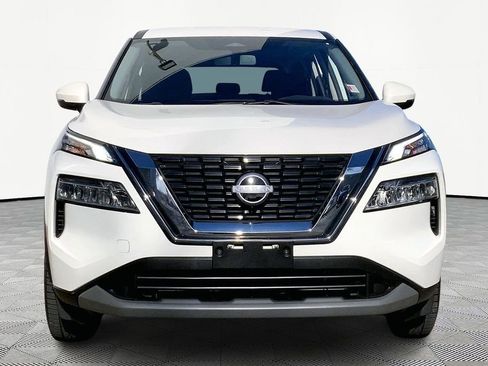 Used 2023 Nissan Rogue SV image 2