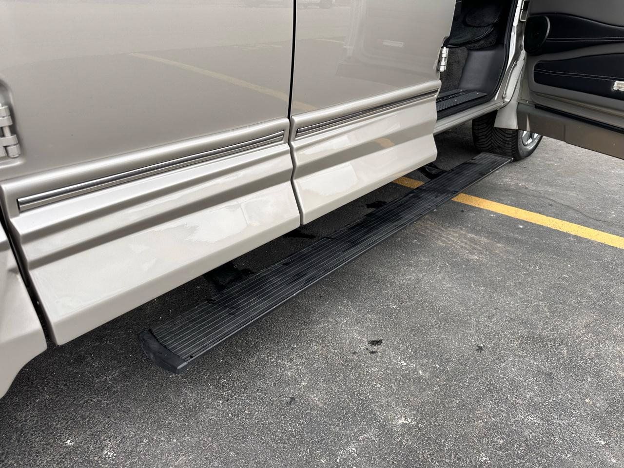 Used 2023 GMC Savana 2500 RWD image 33